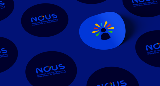 NOUS-AdesivoMockup3.png